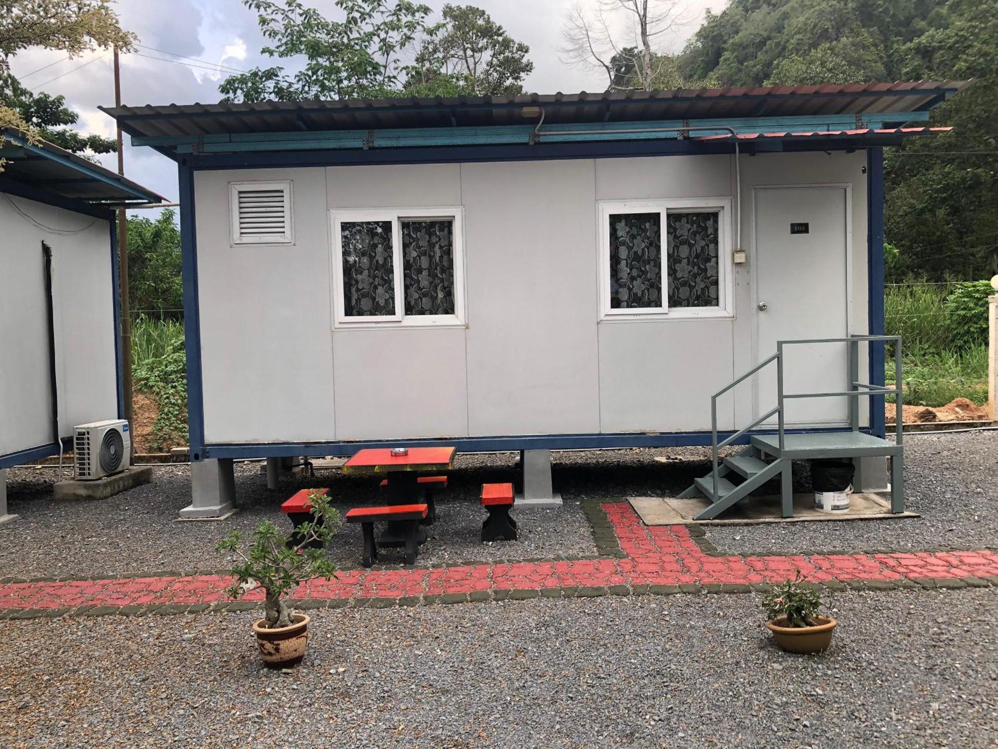 Guest House Gua Kelam Kaki Bukit ภายนอก รูปภาพ